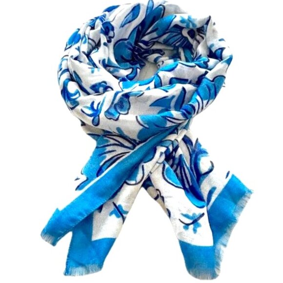 La Seine Women's Scarf Wrap Scarf Blue White Floral Geometric Fringe Classic NEW - Picture 2 of 7